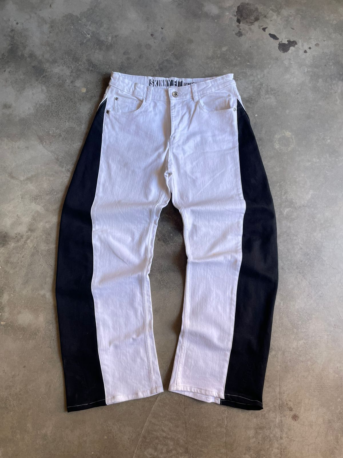 VINTAGE JEAN BLANCO CON NEGRO-