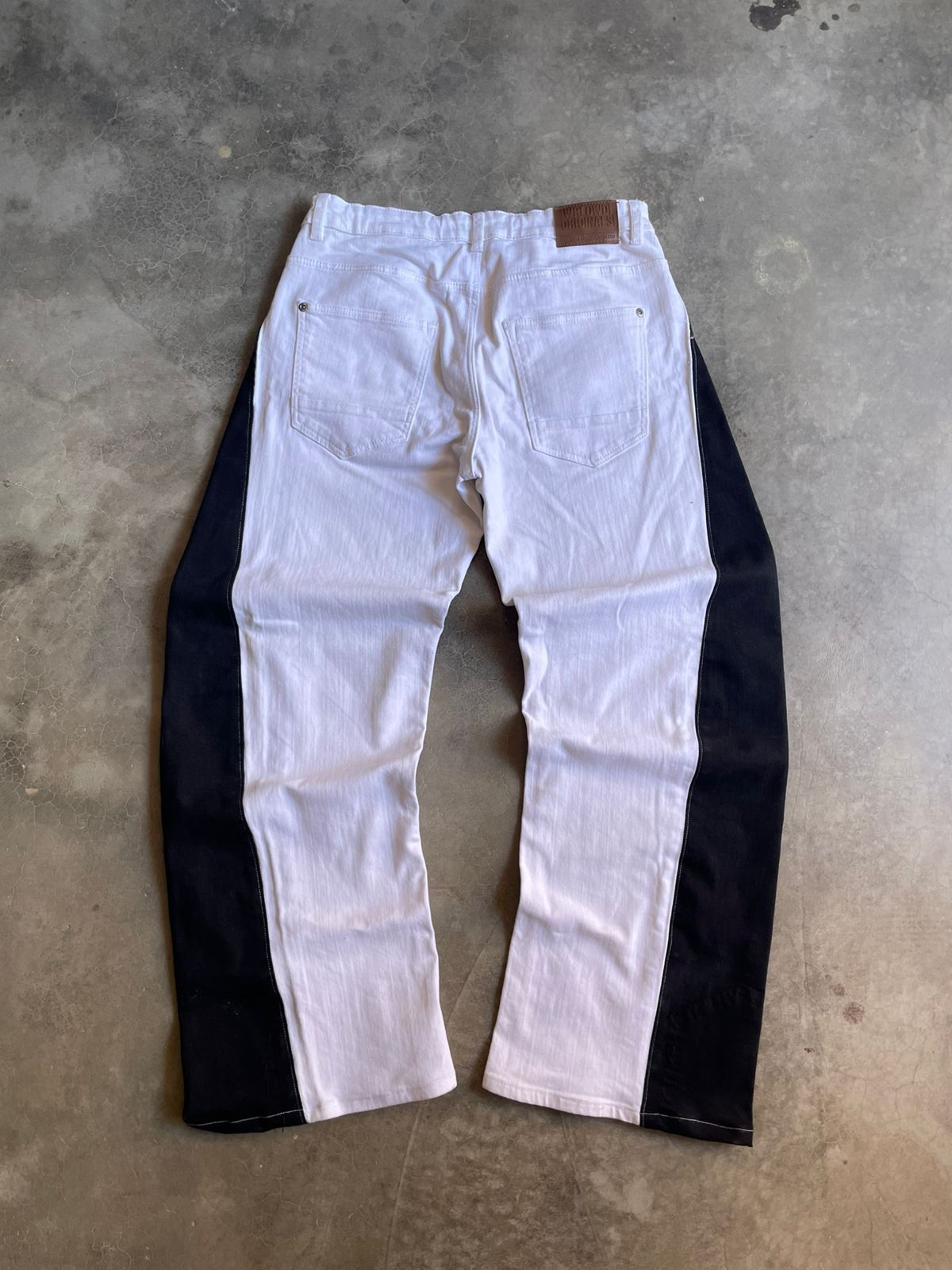 VINTAGE JEAN BLANCO CON NEGRO-