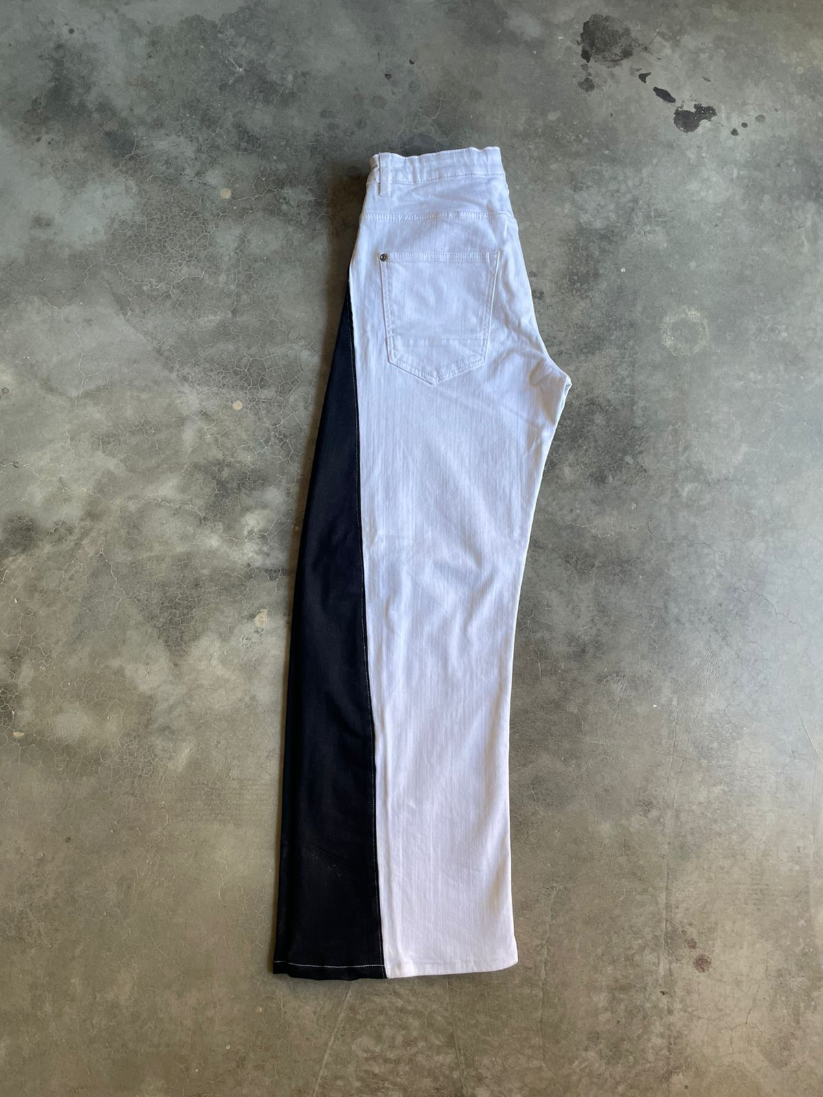 VINTAGE JEAN BLANCO CON NEGRO-