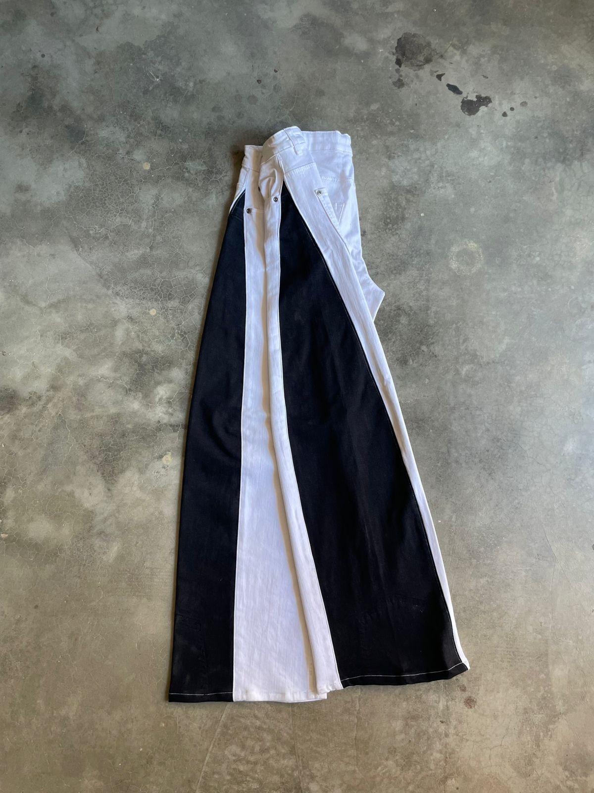 VINTAGE JEAN BLANCO CON NEGRO-