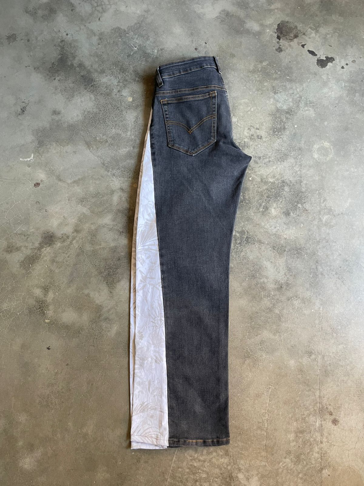 VINTAGE JEAN NEGRO CON BLANCO-