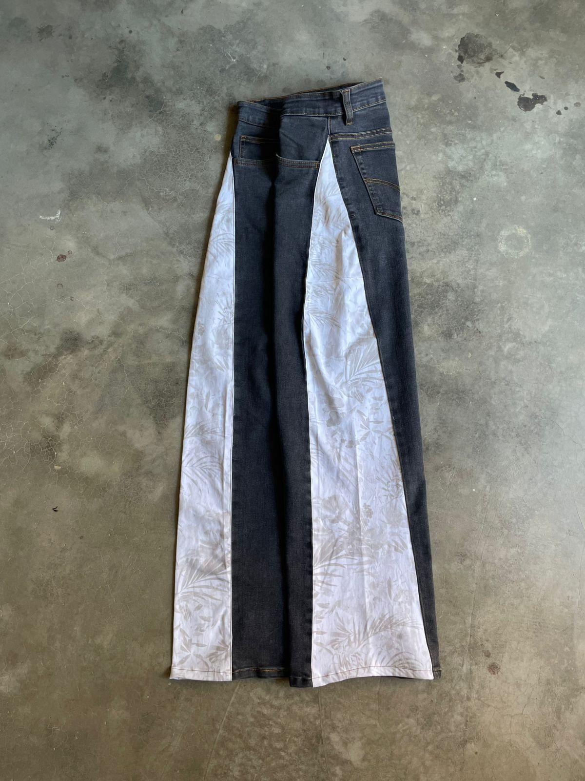 VINTAGE JEAN NEGRO CON BLANCO-