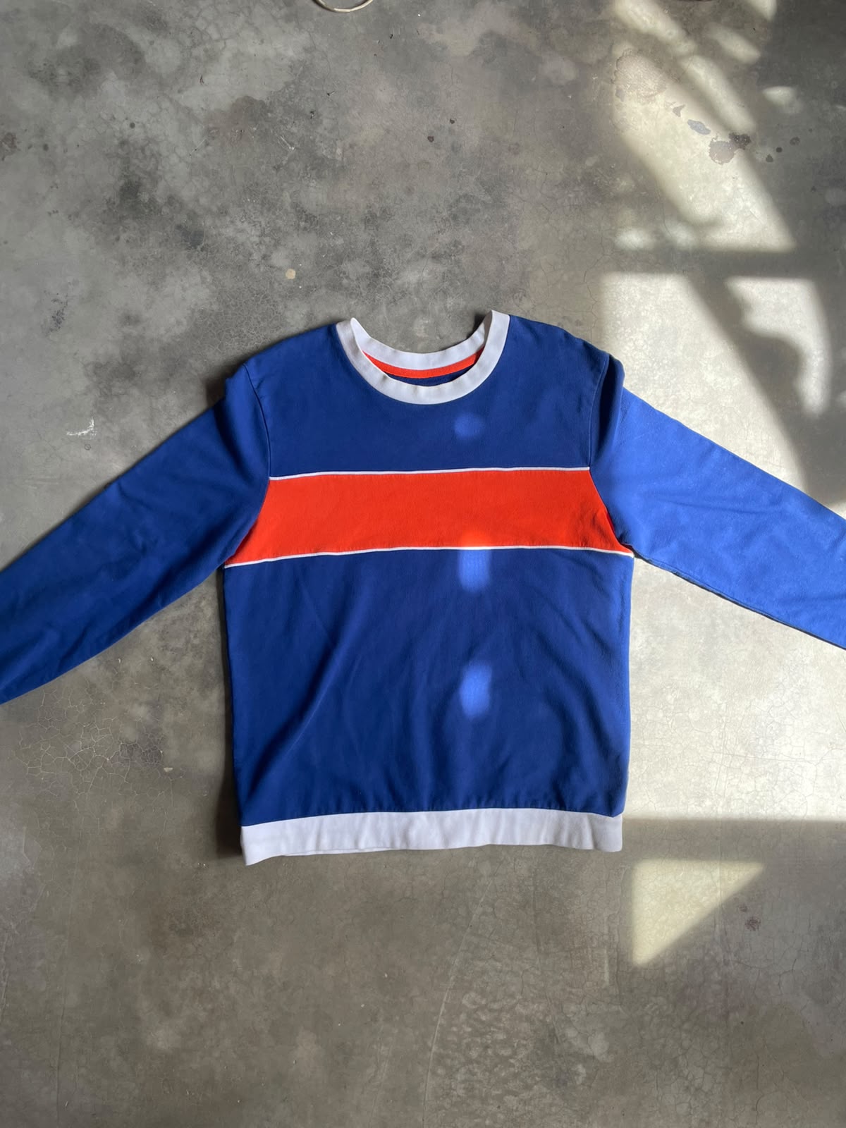 VINTAGE SUDADERA AZUL CON NARANJA-L
