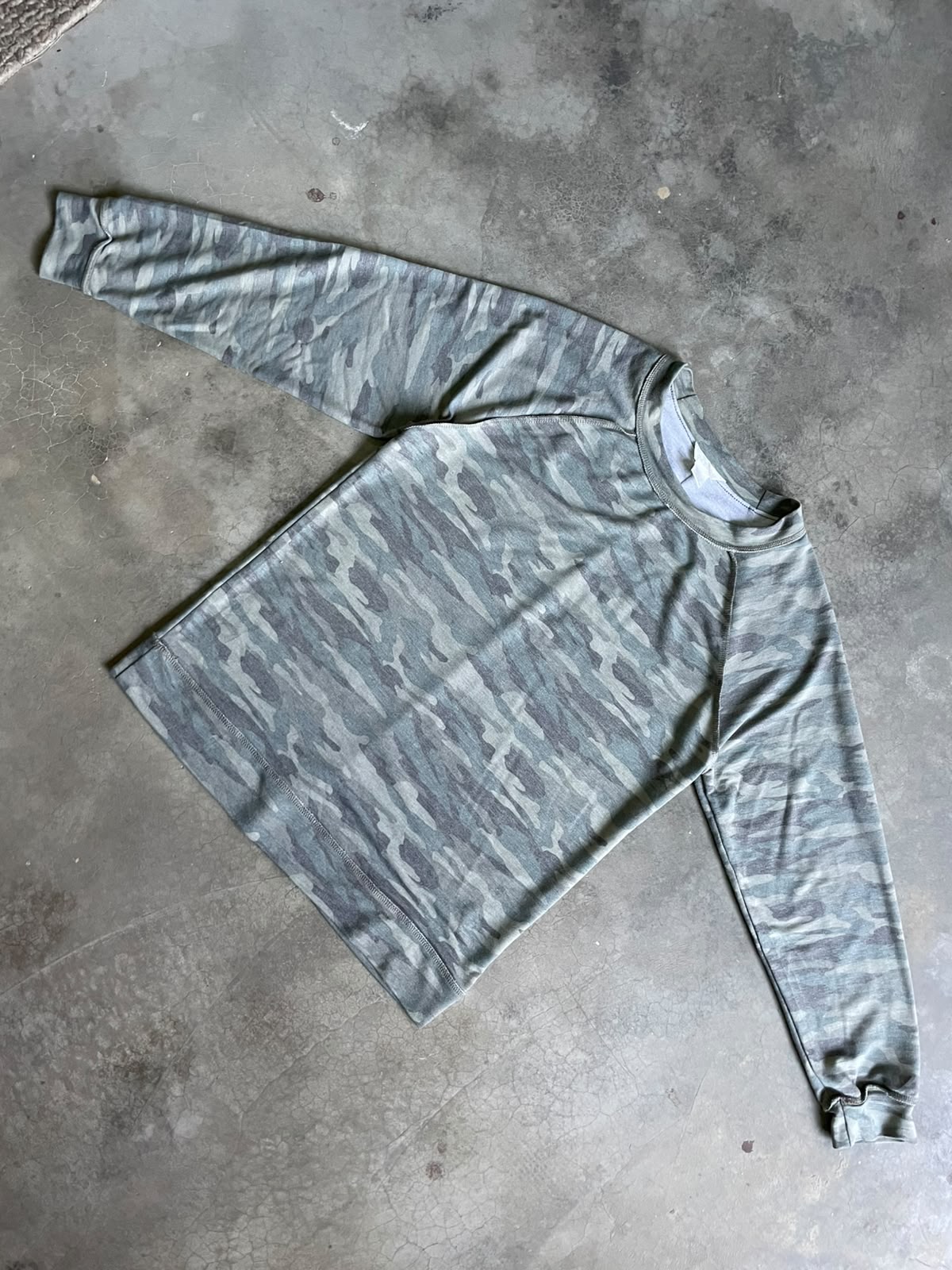 VINTAGE POLERA MANGA LARGA CAMUFLADA -M