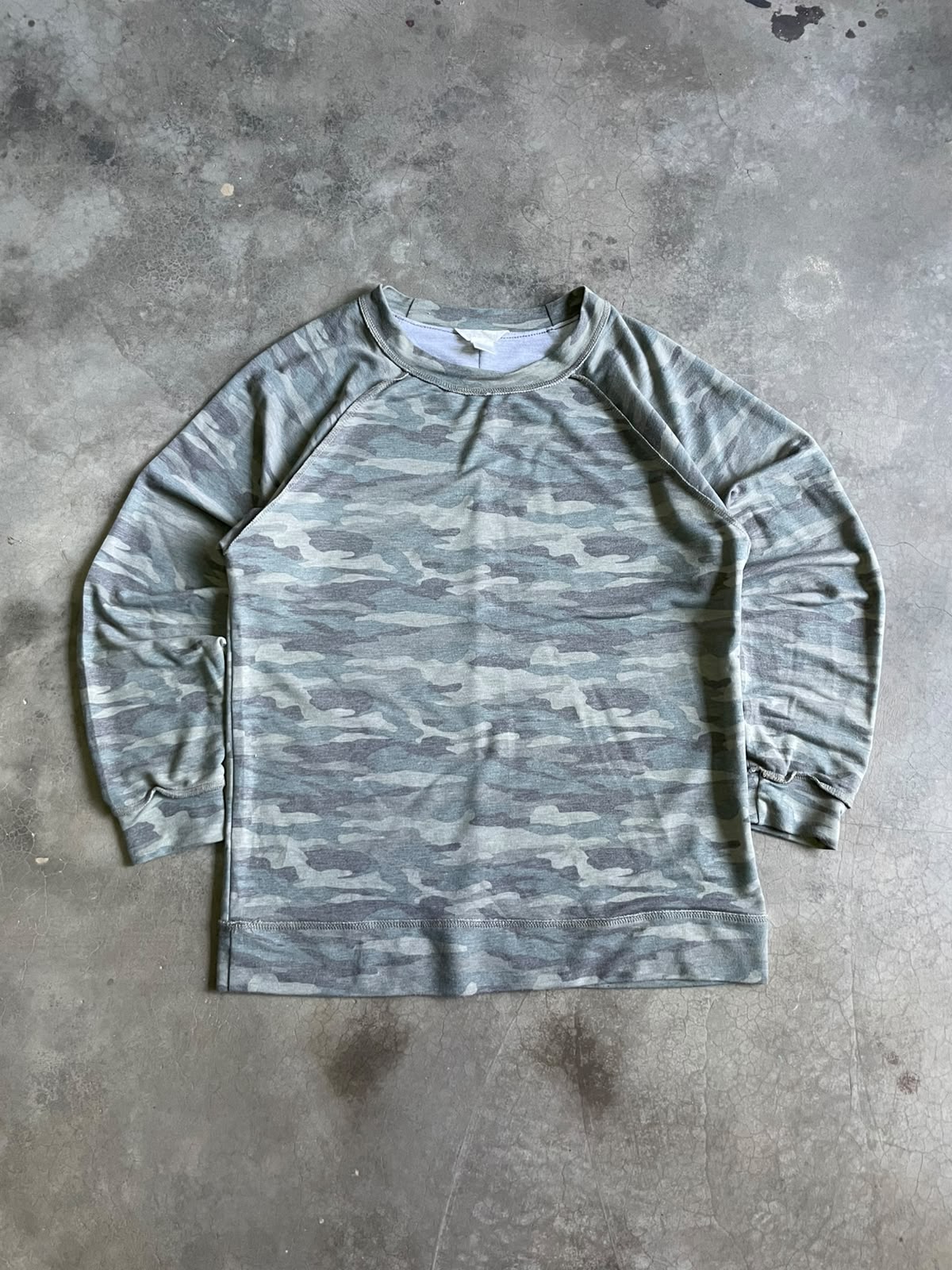 VINTAGE POLERA MANGA LARGA CAMUFLADA -M