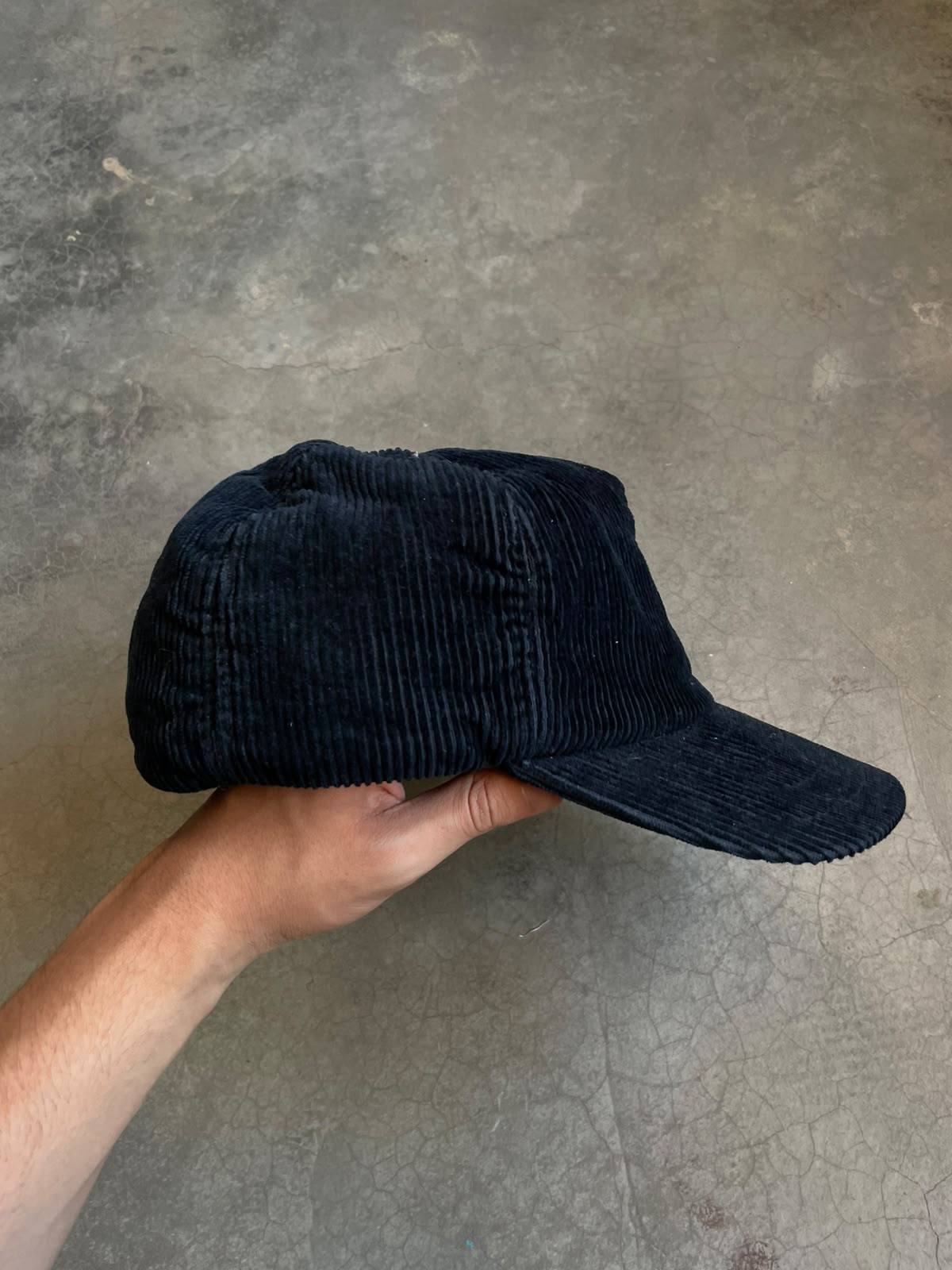 VINTAGE GORRA NEGRA A RALLAS
